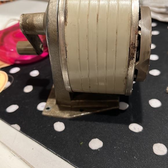 Vtg pencil sharpener - Picture 2 of 6